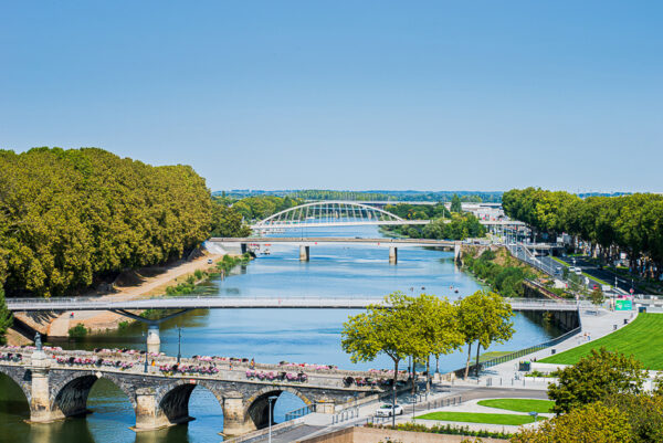 800 amunta angers bord de la maine