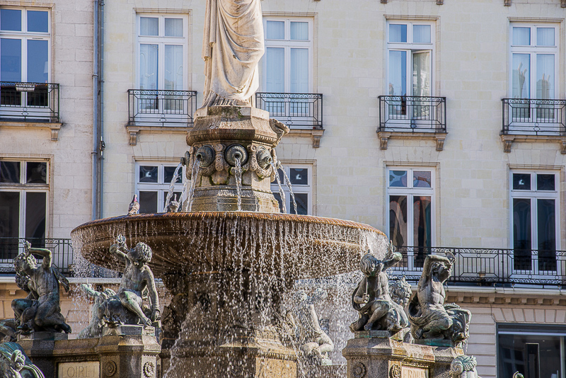 800 amunta nantes fontaine place royale01