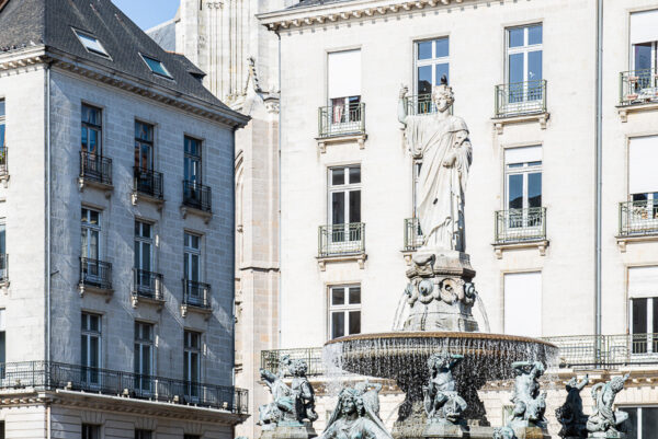 800 amunta nantes fontaine statues paysage