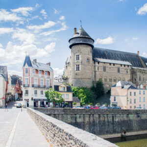 800 amunta laval chateau vue du pont vieux