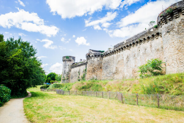 800 amunta laval remparts